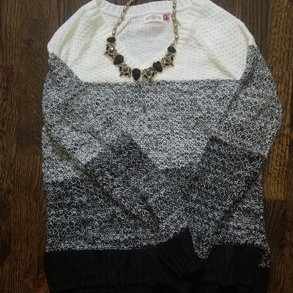 Color block sweater - Picture 2 of 2